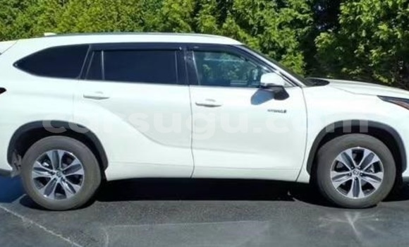 Acheter Occasion Voiture Toyota Highlander Blanc à Ouagadougou, Burkina-Faso Acheter Occasion Voiture Toyota Highlander Blanc à Ouagadougou, Burkina-Faso