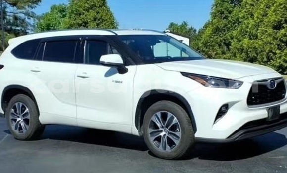 Acheter Occasion Voiture Toyota Highlander Blanc à Ouagadougou, Burkina-Faso Acheter Occasion Voiture Toyota Highlander Blanc à Ouagadougou, Burkina-Faso