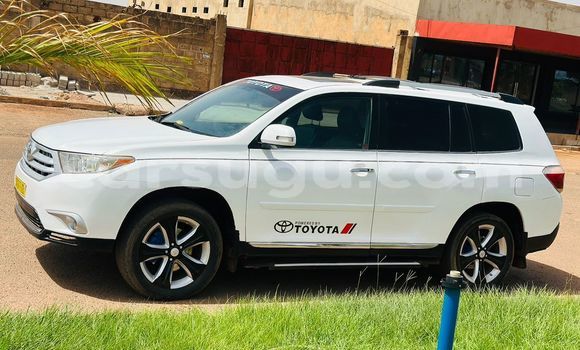 Acheter Occasion Voiture Toyota Highlander Blanc à Ouagadougou, Burkina-Faso Acheter Occasion Voiture Toyota Highlander Blanc à Ouagadougou, Burkina-Faso