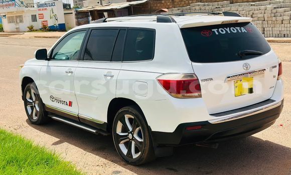 Acheter Occasion Voiture Toyota Highlander Blanc à Ouagadougou, Burkina-Faso Acheter Occasion Voiture Toyota Highlander Blanc à Ouagadougou, Burkina-Faso