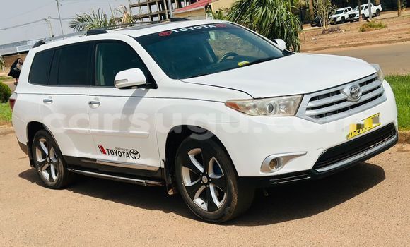 Acheter Occasion Voiture Toyota Highlander Blanc à Ouagadougou, Burkina-Faso Acheter Occasion Voiture Toyota Highlander Blanc à Ouagadougou, Burkina-Faso