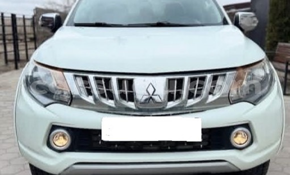 Acheter Occasion Voiture Mitsubishi L200 Blanc à Ouagadougou, Burkina-Faso