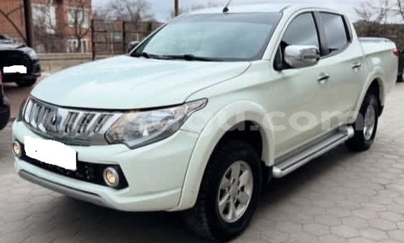 Acheter Occasion Voiture Mitsubishi L200 Blanc à Ouagadougou, Burkina-Faso Acheter Occasion Voiture Mitsubishi L200 Blanc à Ouagadougou, Burkina-Faso