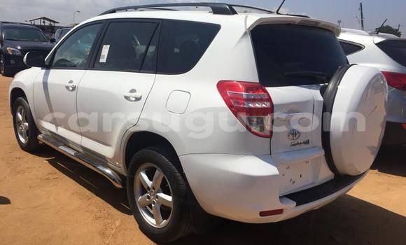 Acheter Occasion Voiture Toyota RAV4 Blanc à Ouagadougou, Burkina-Faso Acheter Occasion Voiture Toyota RAV4 Blanc à Ouagadougou, Burkina-Faso
