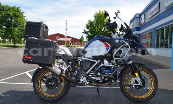 Acheter Occasion Moto BMW R1200GS Adventure Beige à Ouagadougou, Burkina-Faso