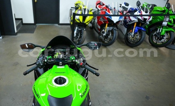Buy Used Kawasaki Ninja ZX-10R Green Bike in Ouagadougou in Burkina Faso Buy Used Kawasaki Ninja ZX-10R Green Bike in Ouagadougou in Burkina Faso
