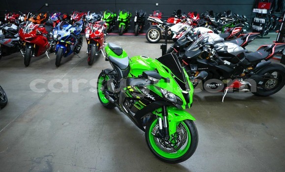 Buy Used Kawasaki Ninja ZX-10R Green Bike in Ouagadougou in Burkina Faso Buy Used Kawasaki Ninja ZX-10R Green Bike in Ouagadougou in Burkina Faso