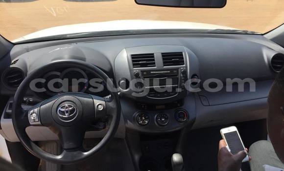 Acheter Occasion Voiture Toyota RAV4 Blanc à Ouagadougou, Burkina-Faso Acheter Occasion Voiture Toyota RAV4 Blanc à Ouagadougou, Burkina-Faso