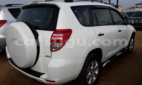 Acheter Occasion Voiture Toyota RAV4 Blanc à Ouagadougou, Burkina-Faso Acheter Occasion Voiture Toyota RAV4 Blanc à Ouagadougou, Burkina-Faso