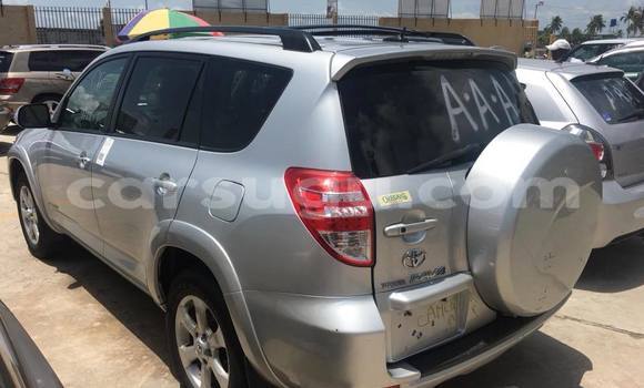 Acheter Occasion Voiture Toyota RAV4 Gris à Ouagadougou, Burkina-Faso Acheter Occasion Voiture Toyota RAV4 Gris à Ouagadougou, Burkina-Faso