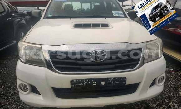 Sayi Na hannu Toyota Hilux White Mota in Ouagadougou a Burkina Faso Sayi Na hannu Toyota Hilux White Mota in Ouagadougou a Burkina Faso