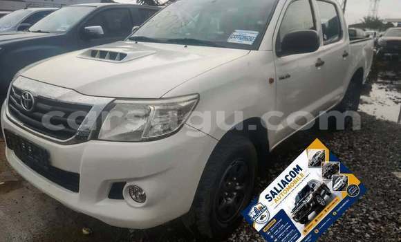 Sayi Na hannu Toyota Hilux White Mota in Ouagadougou a Burkina Faso Sayi Na hannu Toyota Hilux White Mota in Ouagadougou a Burkina Faso