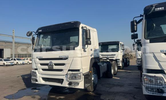 Buy Import Suzuki Every White Truck in Ouagadougou in Burkina Faso Buy Import Suzuki Every White Truck in Ouagadougou in Burkina Faso