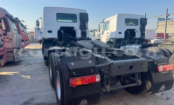 Buy Import Suzuki Every White Truck in Ouagadougou in Burkina Faso Buy Import Suzuki Every White Truck in Ouagadougou in Burkina Faso