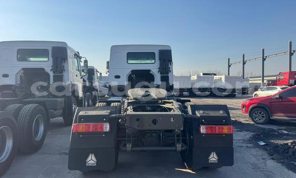 Buy Import Suzuki Every White Truck in Ouagadougou in Burkina Faso Buy Import Suzuki Every White Truck in Ouagadougou in Burkina Faso