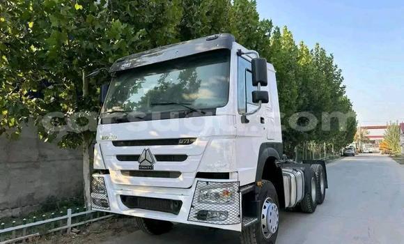 Buy Import Suzuki Every White Truck in Ouagadougou in Burkina Faso Buy Import Suzuki Every White Truck in Ouagadougou in Burkina Faso