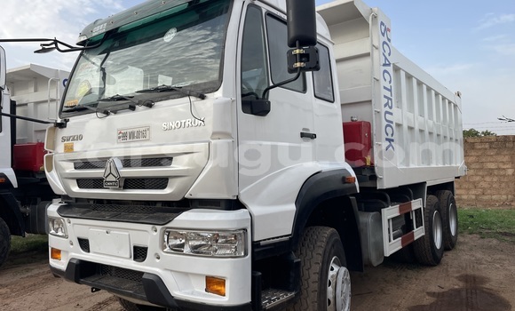 Acheter Occasion Utilitaire Volvo F4 Blanc à Ouagadougou, Burkina-Faso