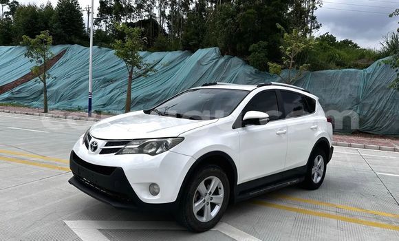 Acheter Occasion Voiture Toyota RAV4 Blanc à Bobo Dioulasso, Burkina-Faso