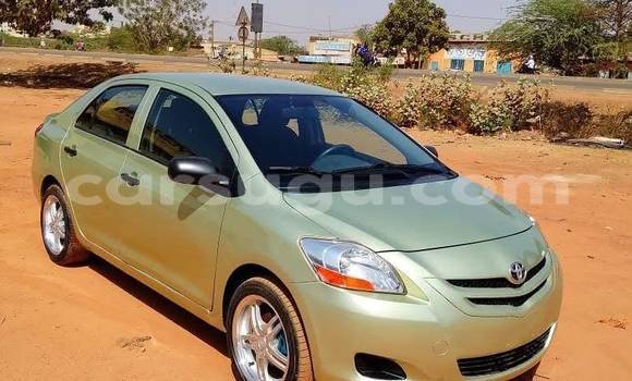 Acheter Occasion Voiture Toyota Yaris Vert à Ouagadougou, Burkina-Faso