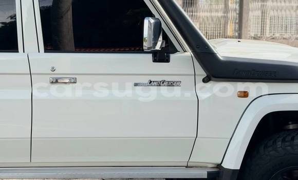 Acheter Occasion Voiture Toyota Land Cruiser Blanc à Ouagadougou, Burkina-Faso Acheter Occasion Voiture Toyota Land Cruiser Blanc à Ouagadougou, Burkina-Faso