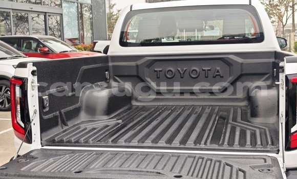 Acheter Neuf Voiture Toyota Hilux Blanc à Ouagadougou, Burkina-Faso Acheter Neuf Voiture Toyota Hilux Blanc à Ouagadougou, Burkina-Faso