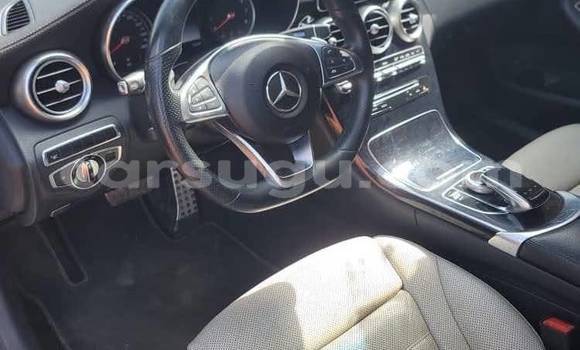 Acheter Occasion Voiture Mercedes-Benz C250 coupe Blanc à Ouagadougou, Burkina-Faso Acheter Occasion Voiture Mercedes-Benz C250 coupe Blanc à Ouagadougou, Burkina-Faso