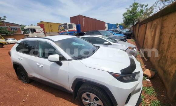 Acheter Occasion Voiture Toyota RAV4 Blanc à Ouagadougou, Burkina-Faso
