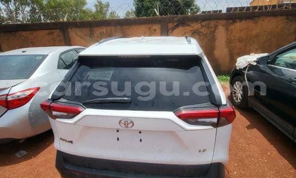 Acheter Occasion Voiture Toyota RAV4 Blanc à Ouagadougou, Burkina-Faso Acheter Occasion Voiture Toyota RAV4 Blanc à Ouagadougou, Burkina-Faso