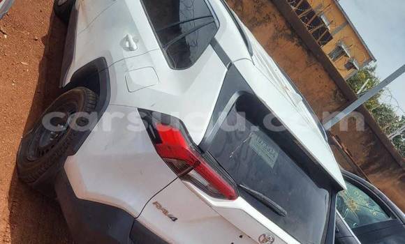 Acheter Occasion Voiture Toyota RAV4 Blanc à Ouagadougou, Burkina-Faso Acheter Occasion Voiture Toyota RAV4 Blanc à Ouagadougou, Burkina-Faso