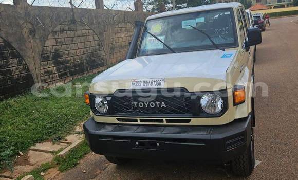 Acheter Occasion Voiture Toyota Pickup Blanc à Ouagadougou, Burkina-Faso