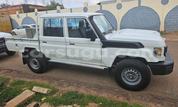 Acheter Occasion Voiture Toyota Pickup Blanc à Ouagadougou, Burkina-Faso Acheter Occasion Voiture Toyota Pickup Blanc à Ouagadougou, Burkina-Faso