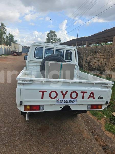 Big with watermark toyota pickup burkina faso ouagadougou 11976
