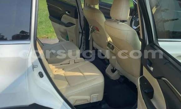 Acheter Occasion Voiture Toyota Highlander Blanc à Ouagadougou, Burkina-Faso Acheter Occasion Voiture Toyota Highlander Blanc à Ouagadougou, Burkina-Faso