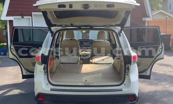 Acheter Occasion Voiture Toyota Highlander Blanc à Ouagadougou, Burkina-Faso Acheter Occasion Voiture Toyota Highlander Blanc à Ouagadougou, Burkina-Faso