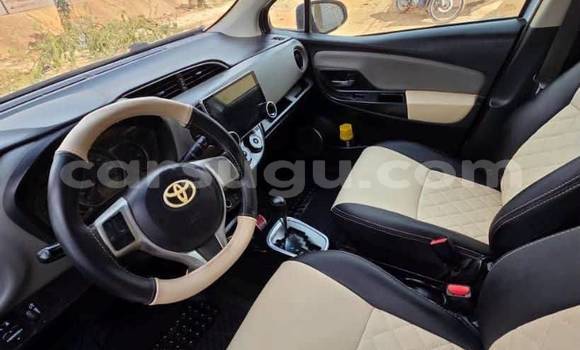 Acheter Occasion Voiture Toyota Yaris Blanc à Ouagadougou, Burkina-Faso Acheter Occasion Voiture Toyota Yaris Blanc à Ouagadougou, Burkina-Faso