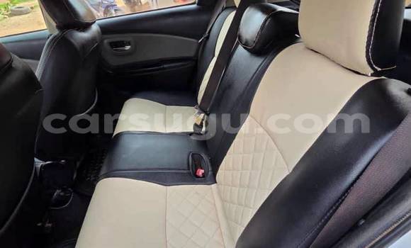 Acheter Occasion Voiture Toyota Yaris Blanc à Ouagadougou, Burkina-Faso Acheter Occasion Voiture Toyota Yaris Blanc à Ouagadougou, Burkina-Faso