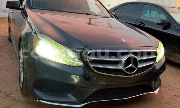 Acheter Occasion Voiture Mercedes-Benz E–Class Noir à Ouagadougou, Burkina-Faso