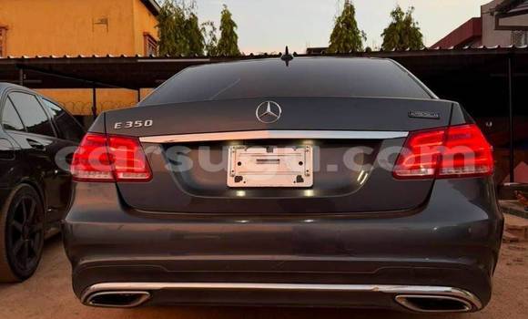 Acheter Occasion Voiture Mercedes-Benz E–Class Noir à Ouagadougou, Burkina-Faso Acheter Occasion Voiture Mercedes-Benz E–Class Noir à Ouagadougou, Burkina-Faso
