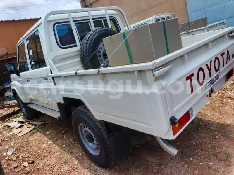 Big with watermark toyota land cruiser burkina faso ouagadougou 12010