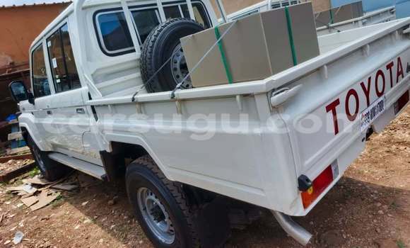 Acheter Occasion Voiture Toyota Land Cruiser Blanc à Ouagadougou, Burkina-Faso Acheter Occasion Voiture Toyota Land Cruiser Blanc à Ouagadougou, Burkina-Faso