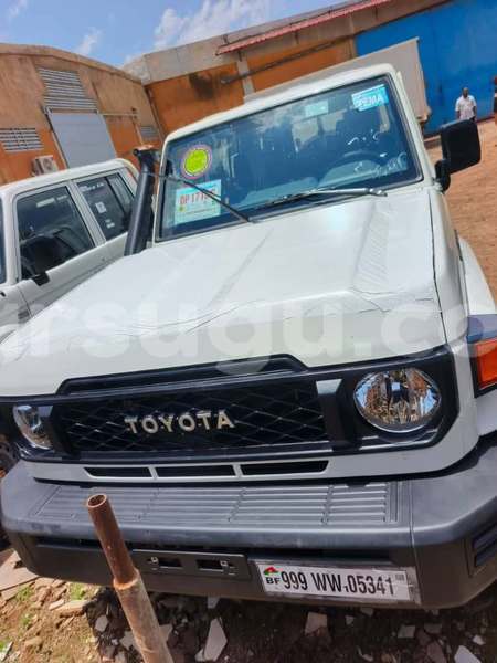 Big with watermark toyota land cruiser burkina faso ouagadougou 12010