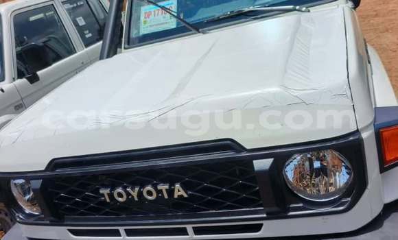 Acheter Occasion Voiture Toyota Land Cruiser Blanc à Ouagadougou, Burkina-Faso Acheter Occasion Voiture Toyota Land Cruiser Blanc à Ouagadougou, Burkina-Faso