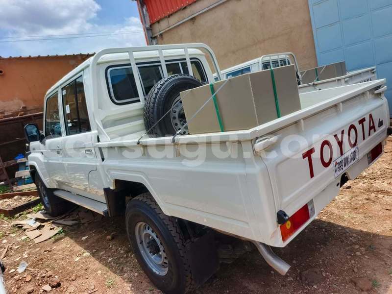 Big with watermark toyota land cruiser burkina faso ouagadougou 12010