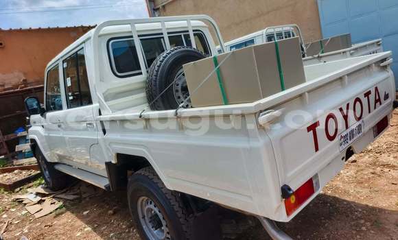 Acheter Occasion Voiture Toyota Land Cruiser Blanc à Ouagadougou, Burkina-Faso Acheter Occasion Voiture Toyota Land Cruiser Blanc à Ouagadougou, Burkina-Faso