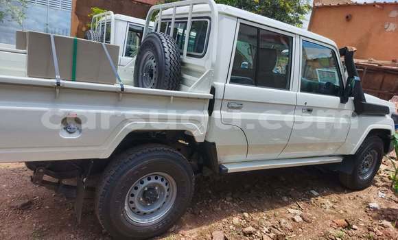 Acheter Occasion Voiture Toyota Land Cruiser Blanc à Ouagadougou, Burkina-Faso Acheter Occasion Voiture Toyota Land Cruiser Blanc à Ouagadougou, Burkina-Faso