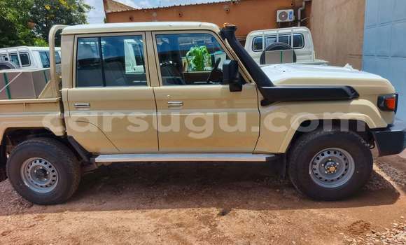 Acheter Occasion Voiture Toyota Land Cruiser Marron à Ouagadougou, Burkina-Faso Acheter Occasion Voiture Toyota Land Cruiser Marron à Ouagadougou, Burkina-Faso