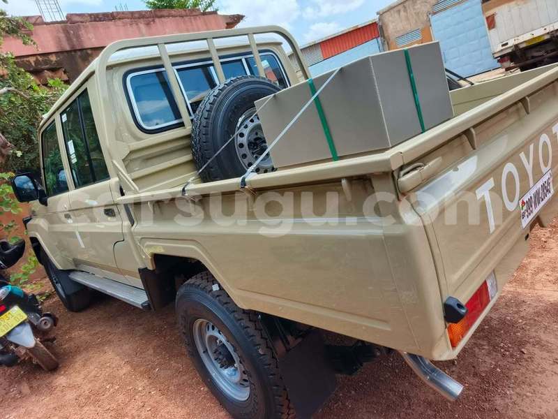 Big with watermark toyota land cruiser burkina faso ouagadougou 12012
