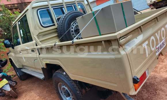 Acheter Occasion Voiture Toyota Land Cruiser Marron à Ouagadougou, Burkina-Faso Acheter Occasion Voiture Toyota Land Cruiser Marron à Ouagadougou, Burkina-Faso