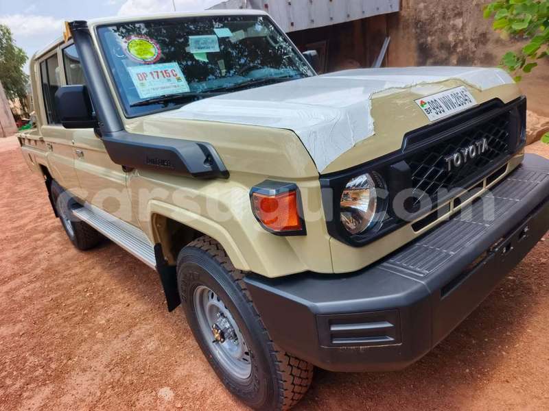 Big with watermark toyota land cruiser burkina faso ouagadougou 12012