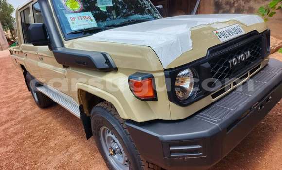 Acheter Occasion Voiture Toyota Land Cruiser Marron à Ouagadougou, Burkina-Faso Acheter Occasion Voiture Toyota Land Cruiser Marron à Ouagadougou, Burkina-Faso